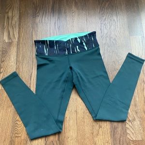Lululemon wunder under leggings, green, size 8